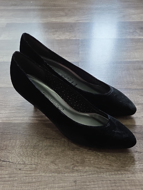 Night life by life stride Shoes - Classic Black Velvet Pointed-Toe Heels